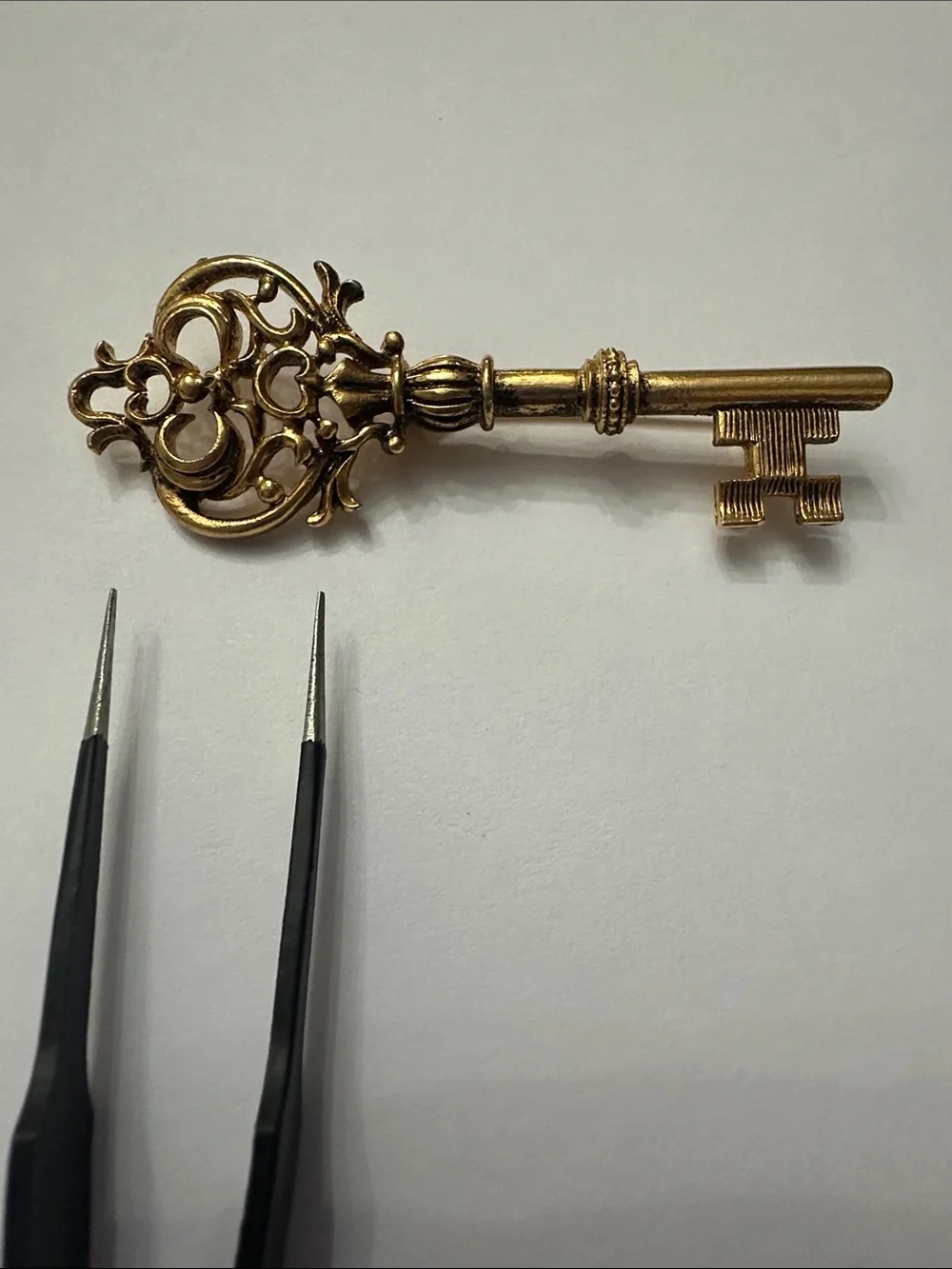 Gold Ornate Filigree Key Brooch - Elegant Women's Jewelry